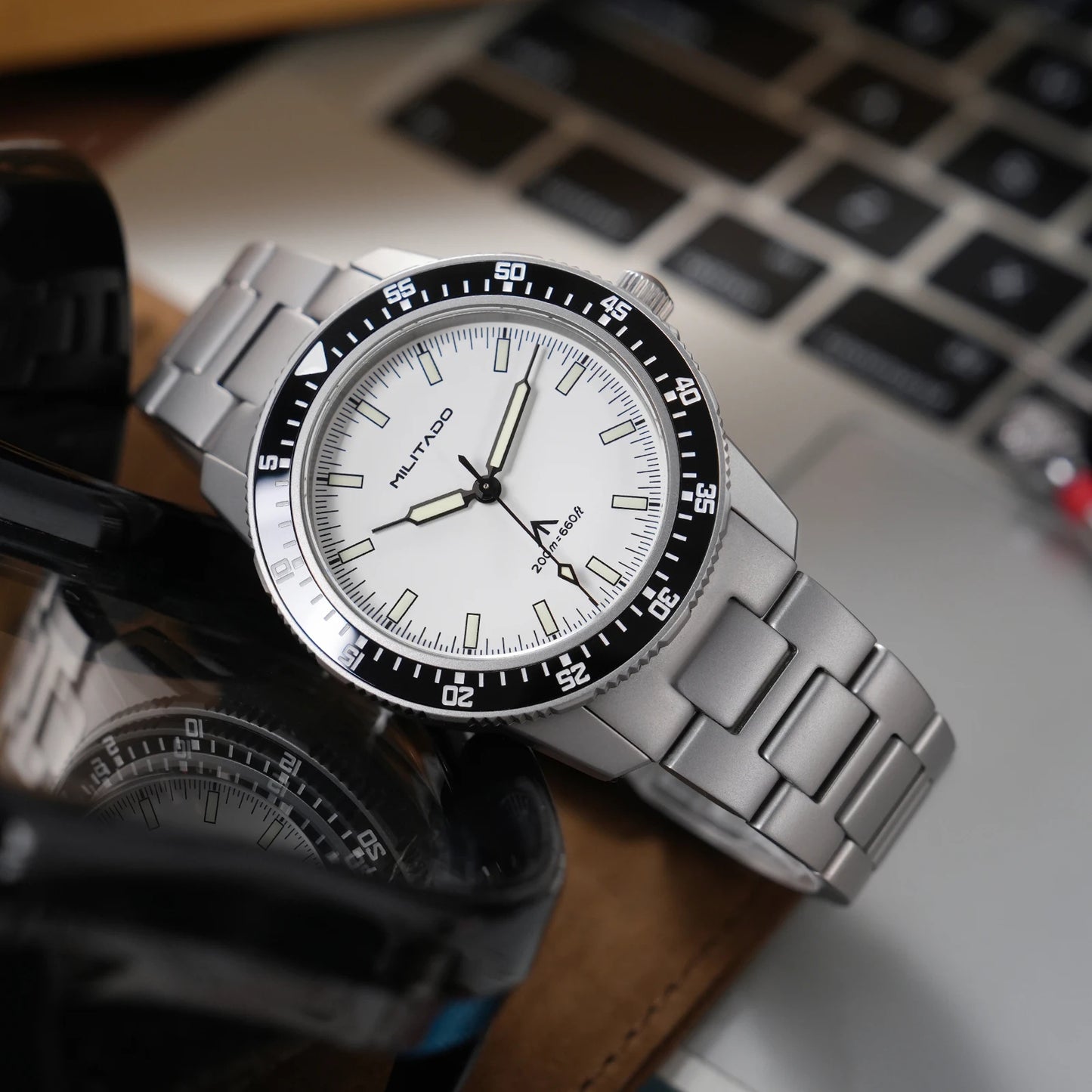 MILITADO VH31 Sweep Quartz Men's Watch | Stainless Steel Dive Style Watch with 200M Water Resistance