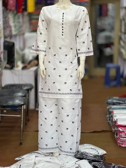 3 Pcs Women's Stitched Cotton Lawn Embroidered Suit