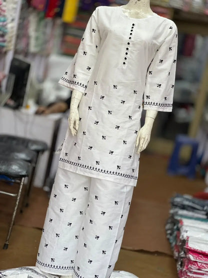 3 Pcs Women's Stitched Cotton Lawn Embroidered Suit